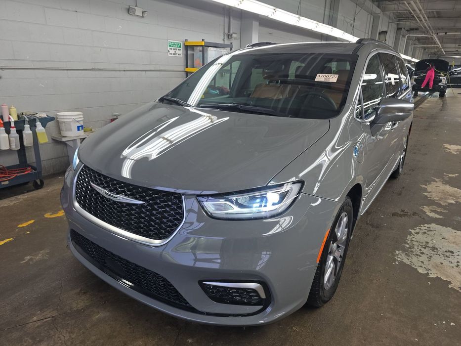 Chrysler Pacifica Najbogatsza wersja wyposażenia PINNACLE / niski przebieg