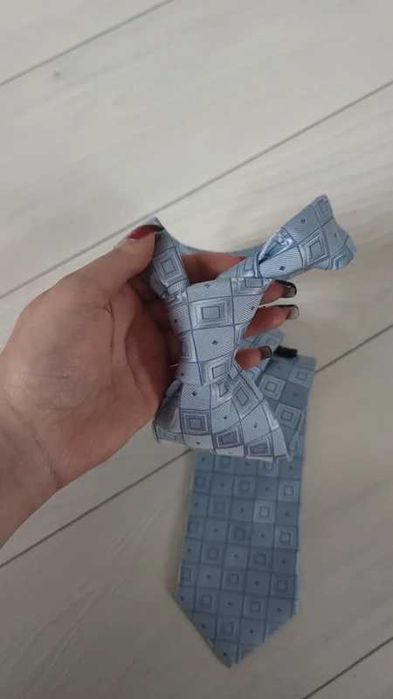 Włoski Błękitny krawat jedwab 100% we wzorki