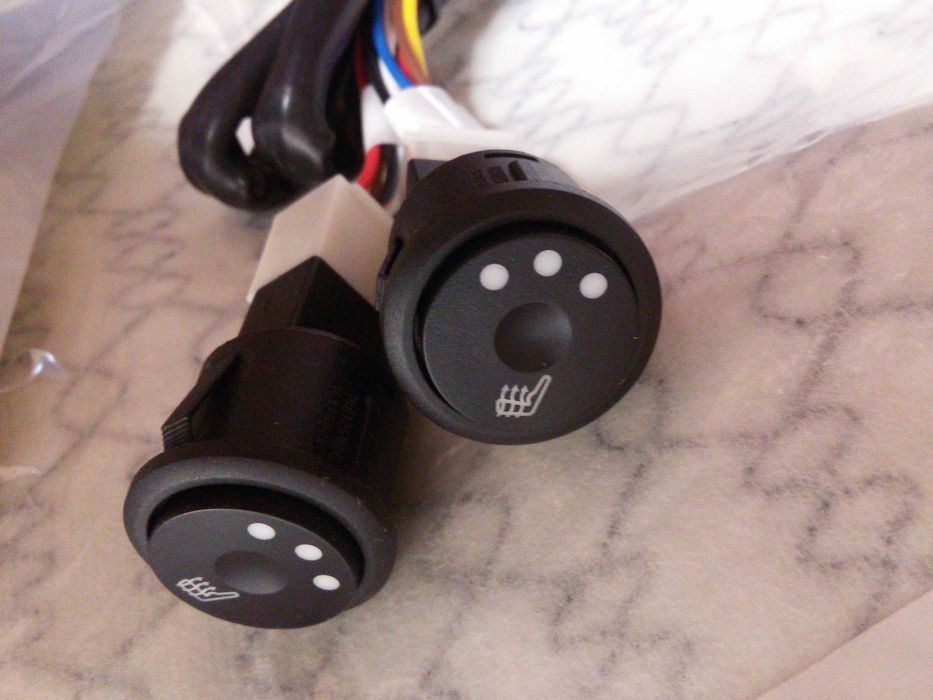 Подогрев сидений из углеволокна. На 2 сидения. Підігрів сидінь