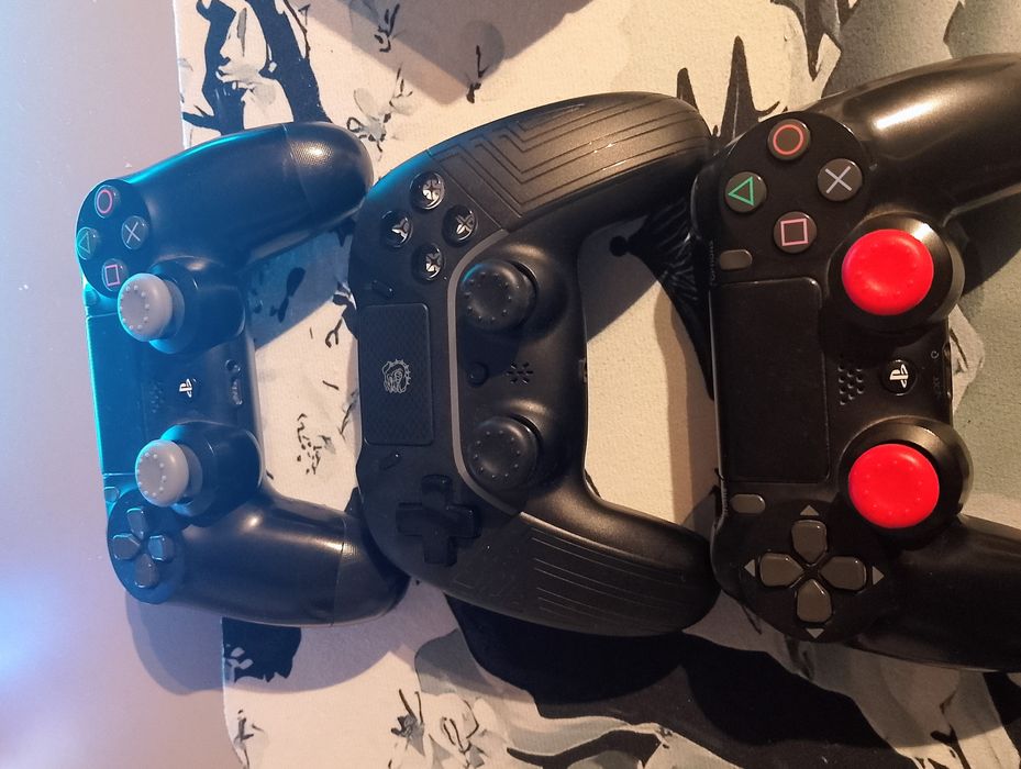 PS4 PRO 1T  + 3 pady + 16 gier