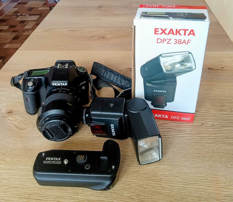 Pentax K200 z obiektywem AF 18-55 II generacji