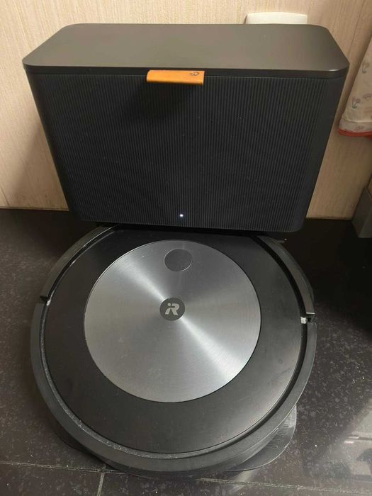 iRobot Roomba j7+ (com Base de Esvaziamento Automático)
