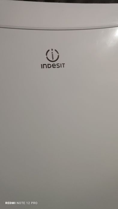 Холодильник Indesit No Frost 195 см в рабочем состоянии