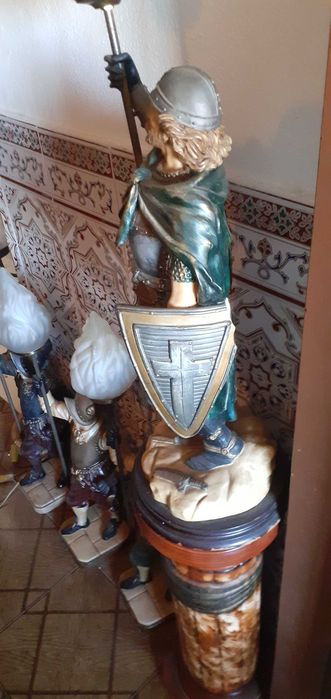 bonita estátua rara