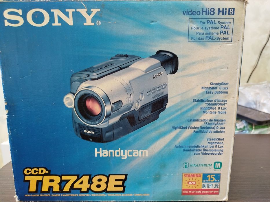 Продам відеокамеру SONY TR748E