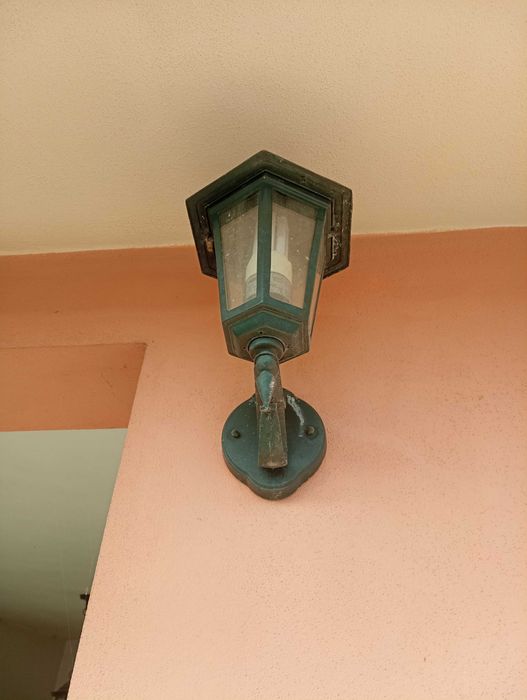 Vendo 8 Candeeiros  para exterior