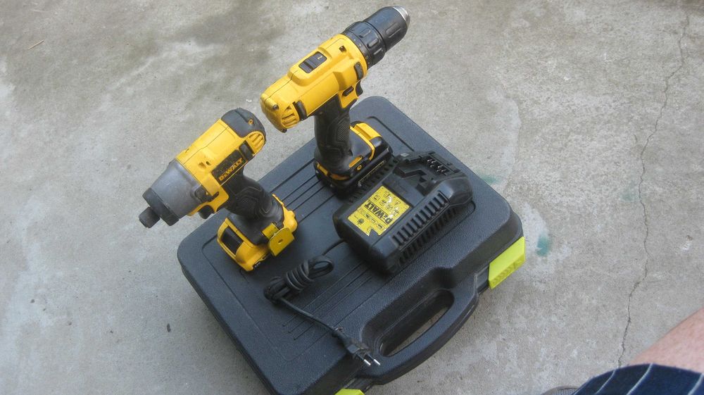 DeWalt wkrętarka +klucz 10,8/12V