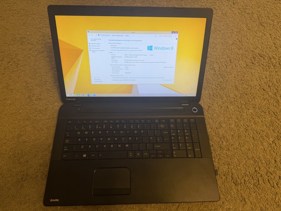 Laptop Toshiba 17 cali