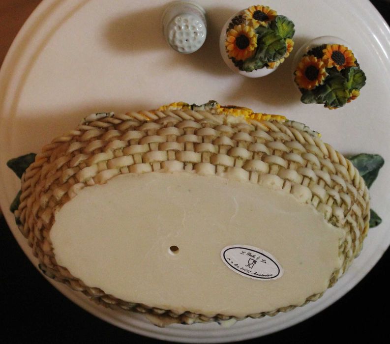 Galheteiro dos anos 70, com girassóis pintados à mão