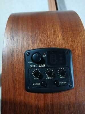 Gitara elektroakustyczną LAG  T 70 DCE