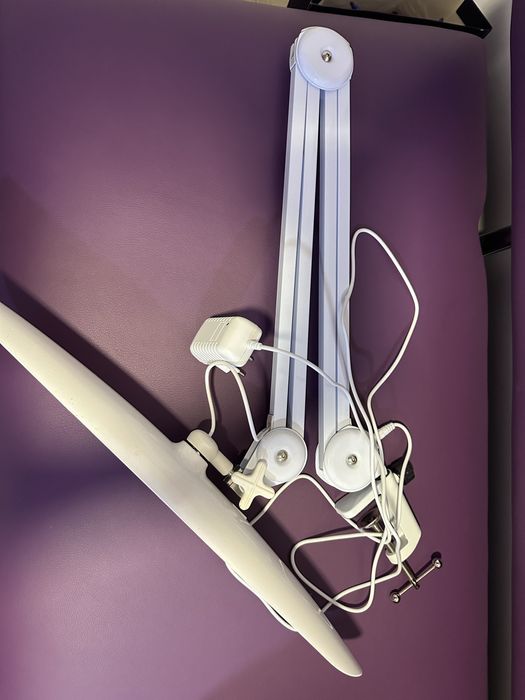 Продам настільну лампу