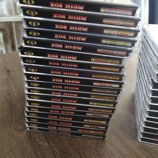 Várias coleções de musica em CDS o valor é para tudo