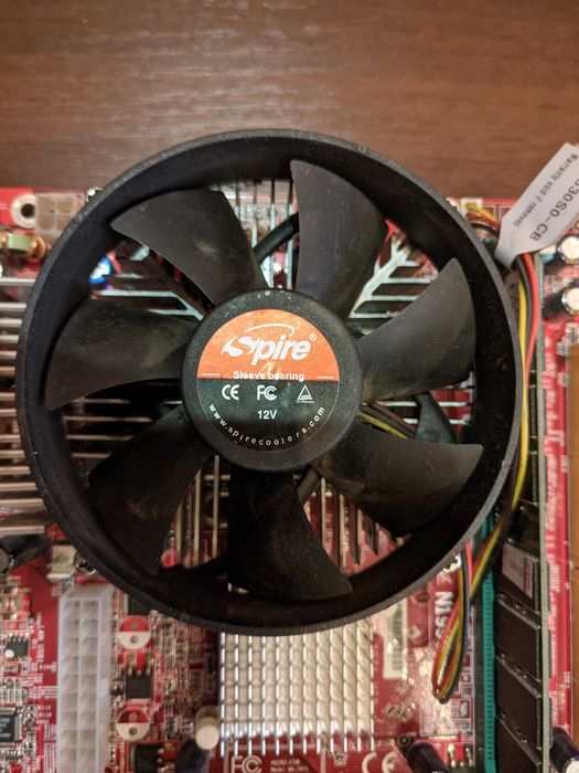 Комплект Socket 775: материнка з вбудованим відео, процесор і пам'ять.