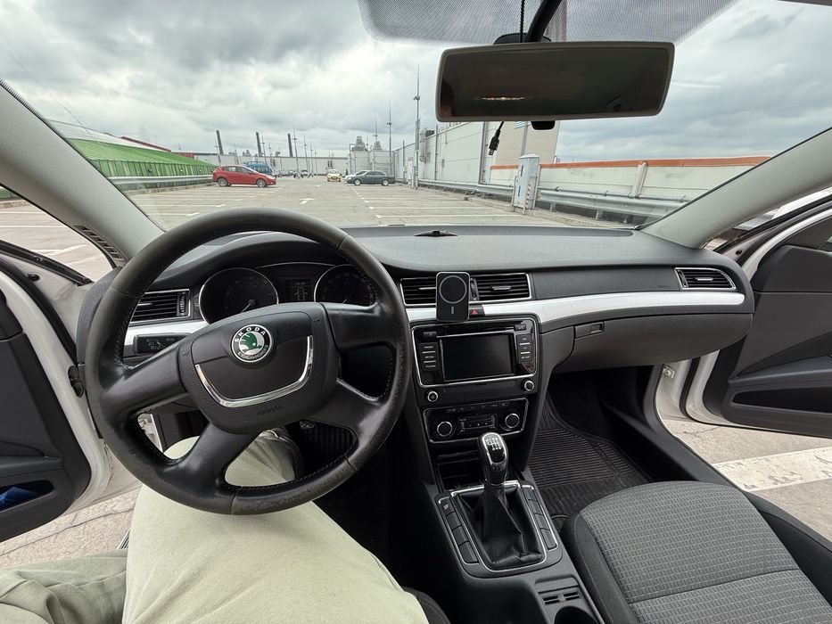 SKODA SUPERB 2012 (флагман, вище клас за OCTAVIA)