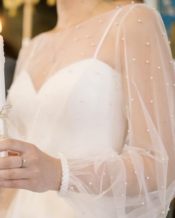 Біла накидка.