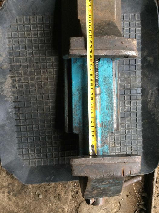 Лещата тіски стальні