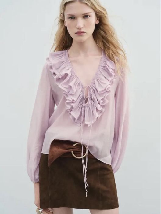 Блуза Zara, розмір s , в ідеальному стані . Колір бузковий