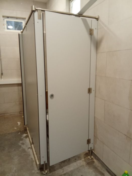 Cabines fenólicas e Mobiliário fenólico