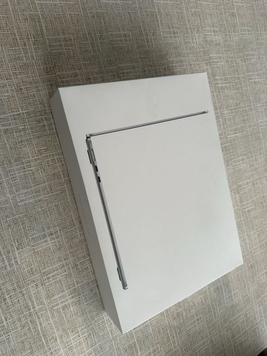 Apple Macbook air 13” M2 2022 8Gb 256GB SSD