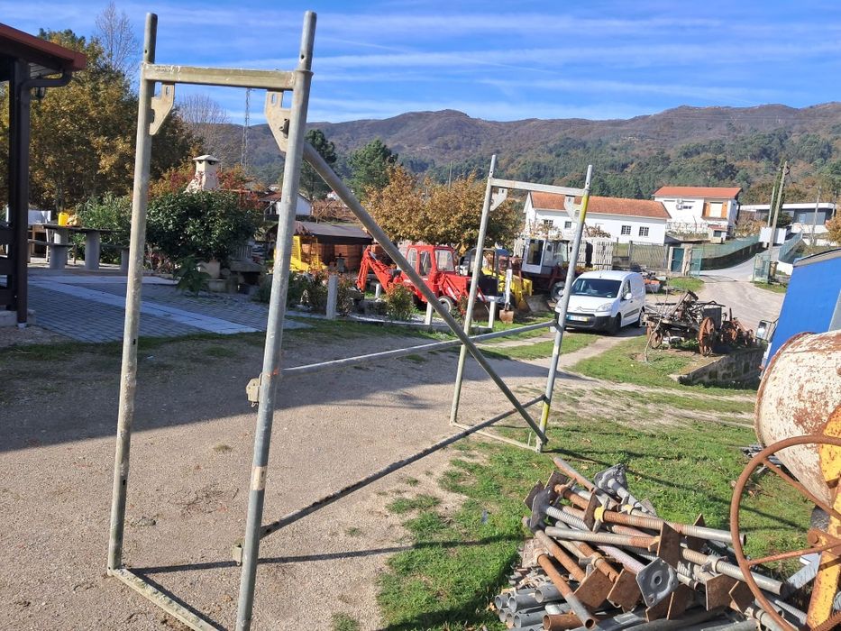 Segue para venda 340m2 de andaime sem prancha