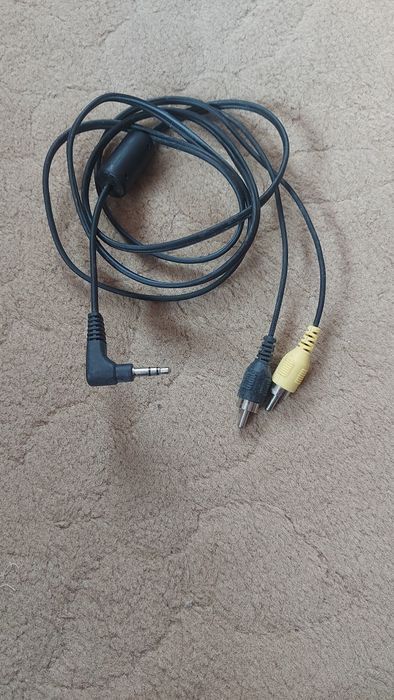 Аудіо і відео кабелі.