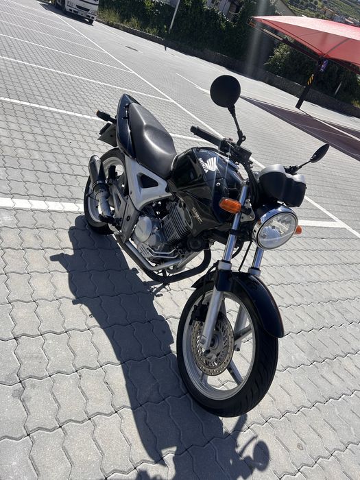Vendo CBF 250 de 2006 com 60.000 km ou troco por algo que me agrade.