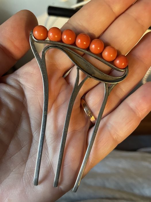 Stara szpinka do włosów z koralem szlachetnym