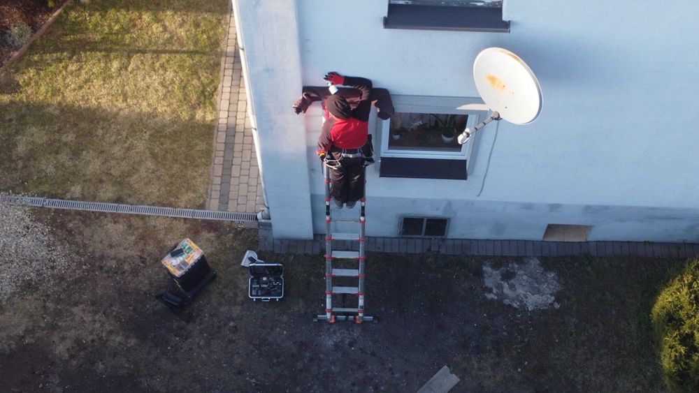 Monitoring montaż alarmów domofonów systemy zabezpieczeń