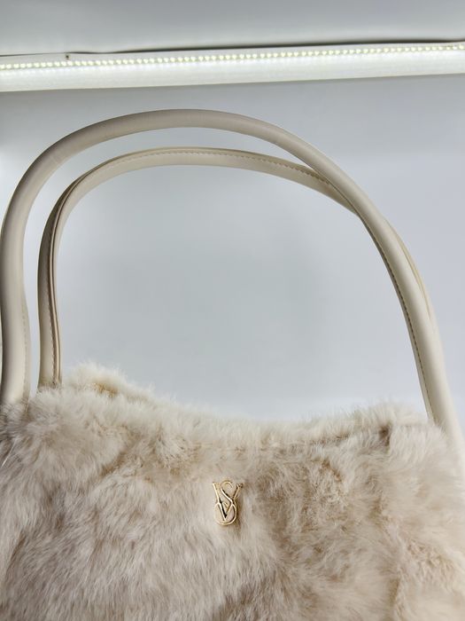 Сумка зі штучного хутра Victorias Secret