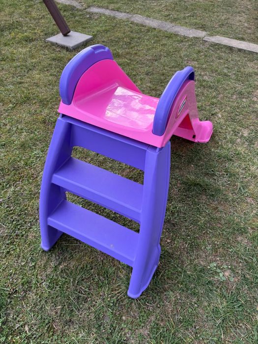 Pierwsza zjeżdżalnia little tikes