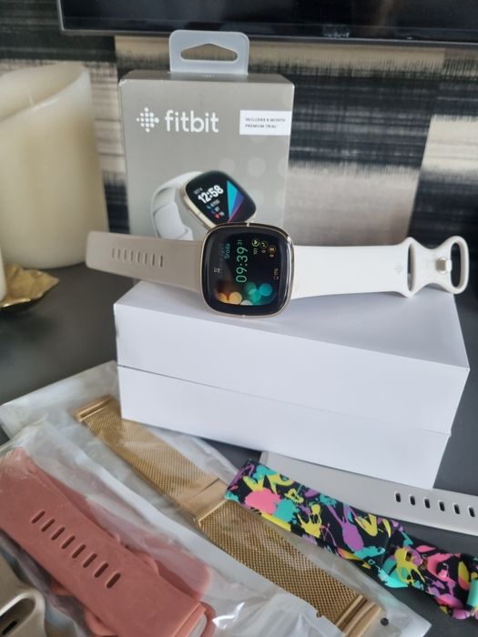 Smartwatch Fitbit Sense złoty