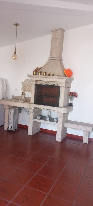 Vendo churrasqueira com pouco uso