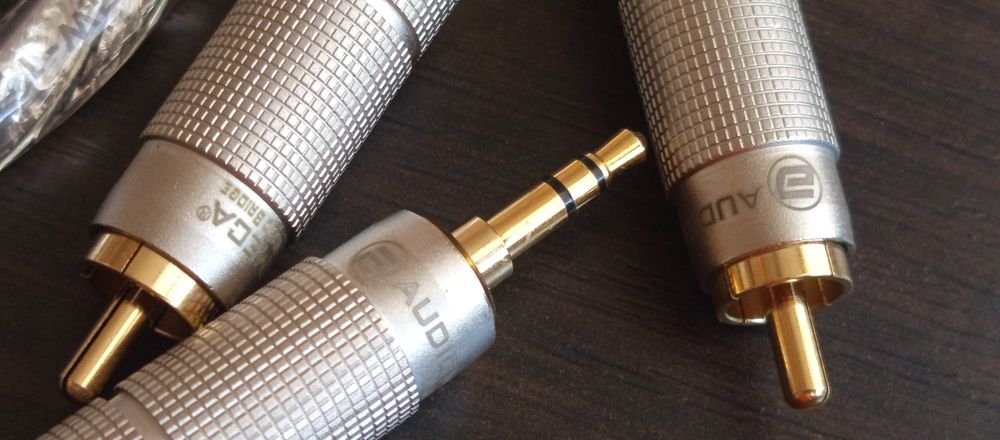 Аудиокабель/кабель AUX  один метр