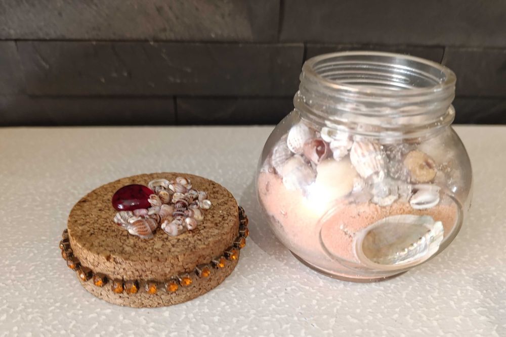 Frasco Sais marinhos e búzios mar, adorno c/ concha cores arco íris