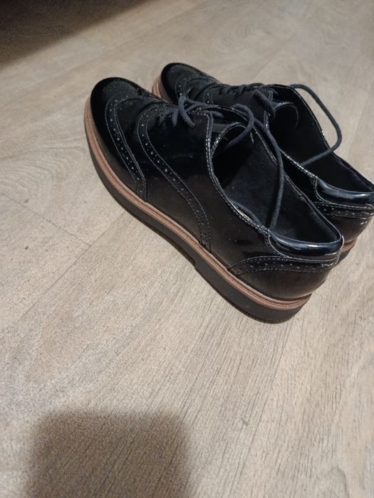 Туфлі лаковані.Clarks collection.