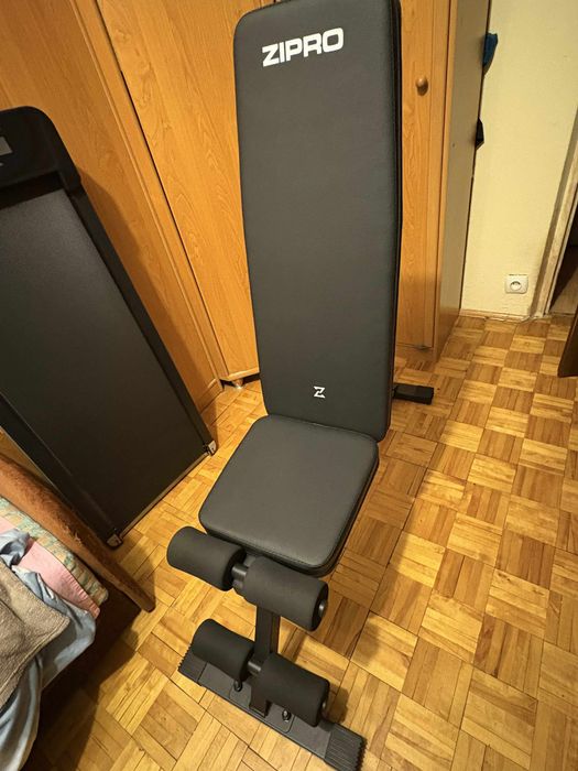 Zestaw do cwiczen: lawka, hantle, sztanga