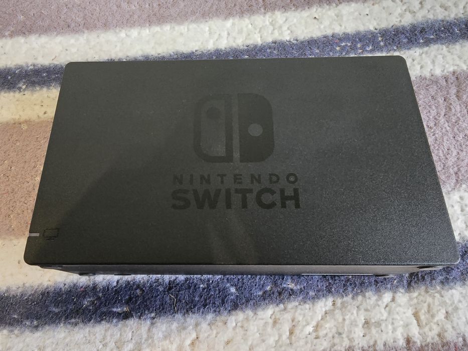 Nintendo switch v1 бесплатные игры 2 комплекта джойконов