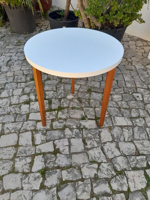 Mesa de apoio muito bom estado