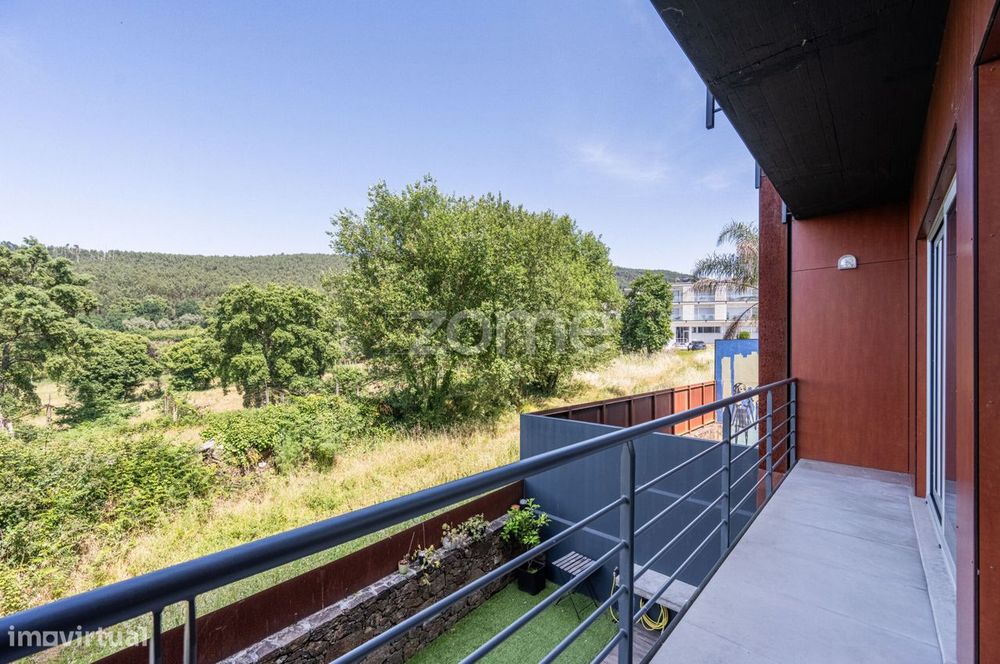 Moradia T4 | 345 m2 Área Bruta | Garagem | Logradouro | Fraião - Br...
