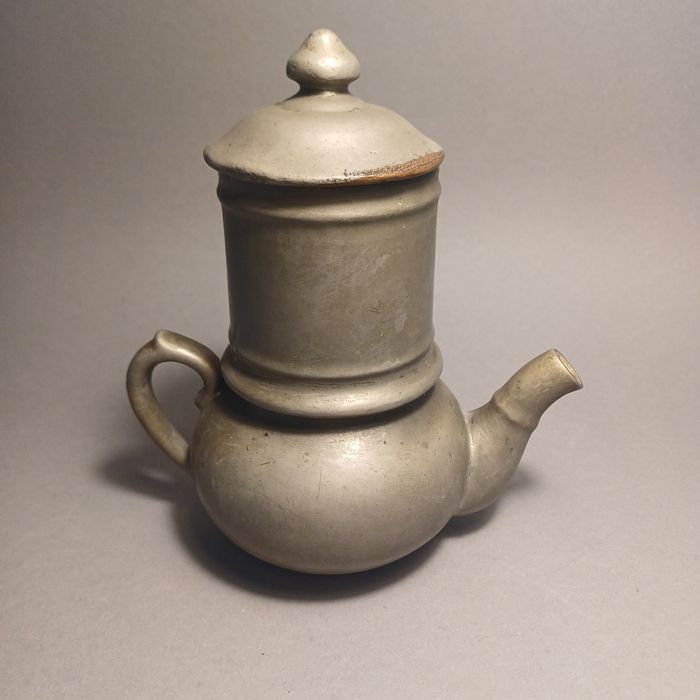 Zaparzacz imbryk przelewowy porcelanowy okuty