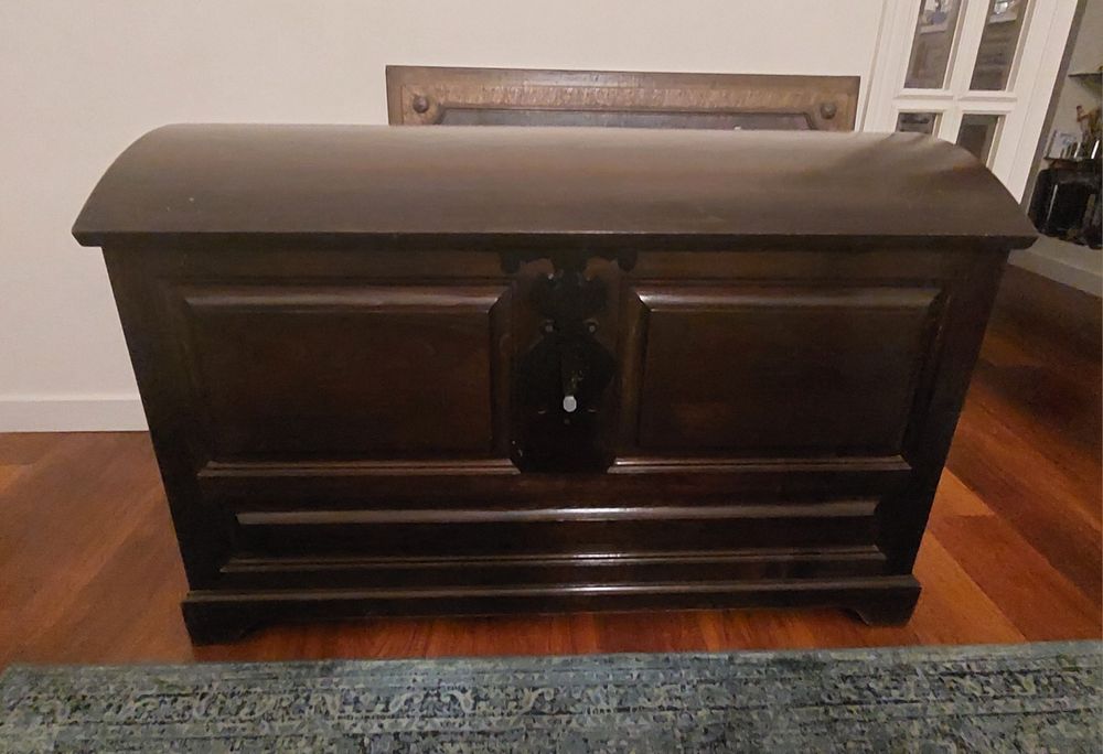 Baú antigo em bom estado