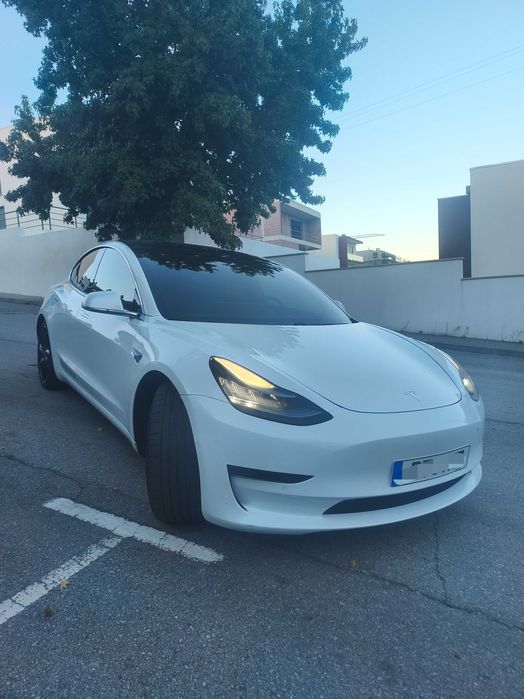 Tesla model 3 performance