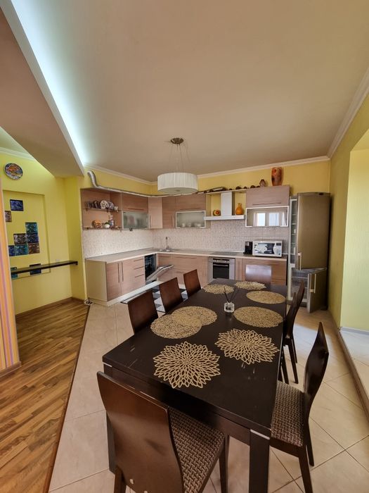 3комн квартира, Ахматовой 13, видовая, с мебелью