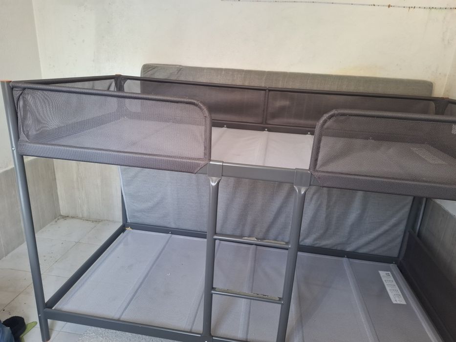Cama beliche  . retira em Sintra