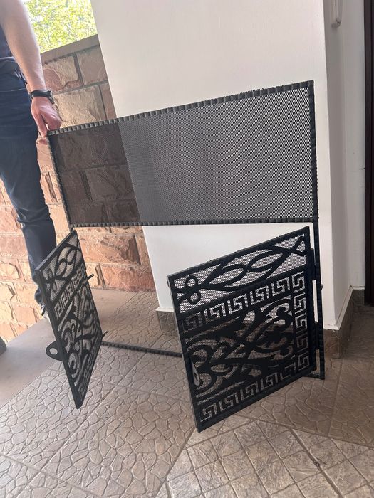 Металева решітка для каміна, екран