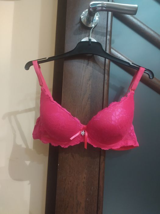 Biustonosz stanik koronkowy usztywnione miseczki push up 75B