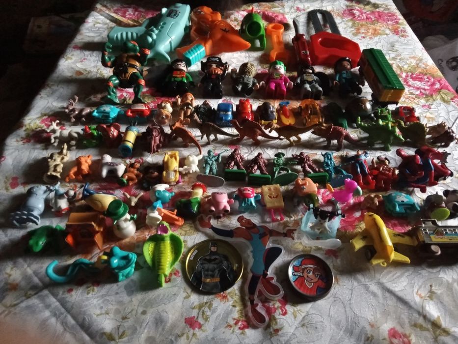 Маленькі іграшки для хлопчиків.