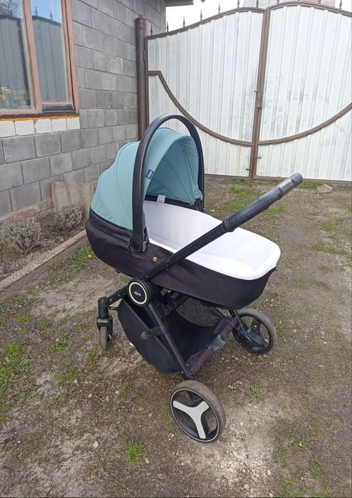Продам коляску Chicco trio best friend