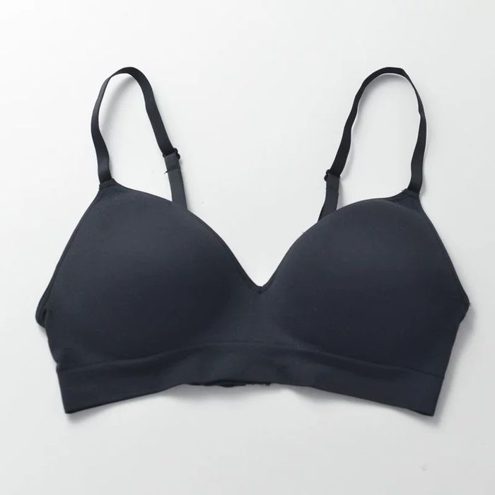 Спортивный лиф бюстгальтер топ черный фитнесс без косточек с чашками