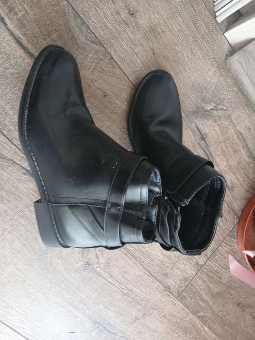 Czarne botki rozmiarze.38